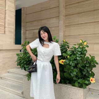 Set váy + áo khoét ngực nút ngọc