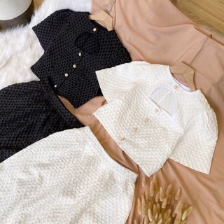 Set váy + áo khoét ngực nút ngọc