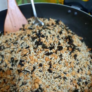 Muối mè vừng rong biển