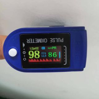 Máy đo nông độ oxy trong máu và đo nhịp tim