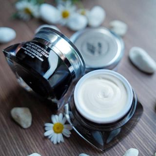 Kem dưỡng trắng da chống nắng đa chức năng ngày Hương Thị Facial White Day Cream 30gr