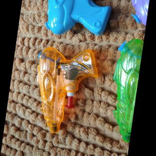 Đủ màu súng bắn nước