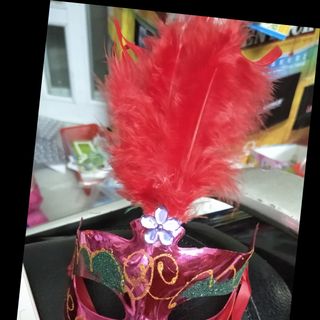 Mặt nạ có đủ màu hồng đỏ xanh biển vàng hồng đậm