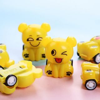 Xe đồ chơi màu vàng