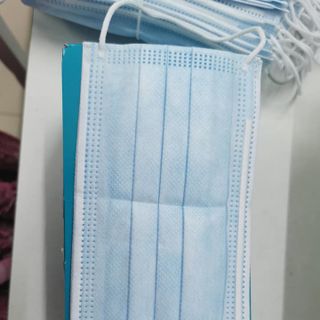 Khẩu trang y tế 3 lớp kháng khuẩn 99% Hộp 50 cái (2 lớp vải không dệt, và một lớp giấy kháng khuẩn) [Bình ổn thị trường]