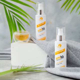 Dung Dịch Vệ Sinh Phụ Nữ Emla - Chiết Xuất Thiên Nhiên