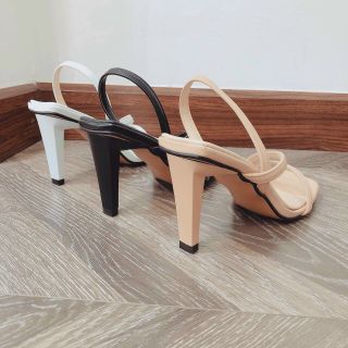 Sandal Gót V Quai Mảnh
