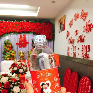 Nhãn chai nước dán trong đám cưới In Bạch Dương