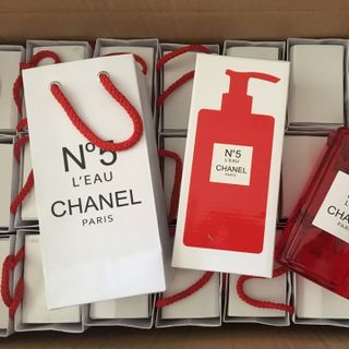 Sữa tắm chuẩn mùi nước hoa No5 , xịn xò có túi đựng