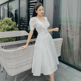ĐẦM XÒE CỔ SEN TRẮNG