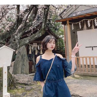 JUMPSUIT NGẮN DENIM TRỄ VAI TAY LOE - DT1431