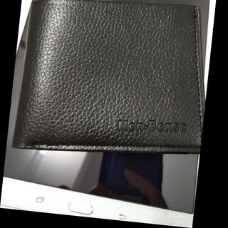 Ví da nam có màu nâu và đen