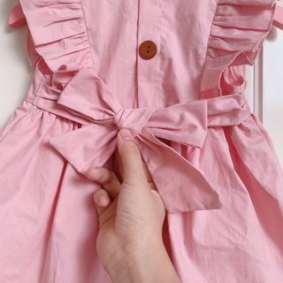 Váy hồng nến bèo vai cho bé