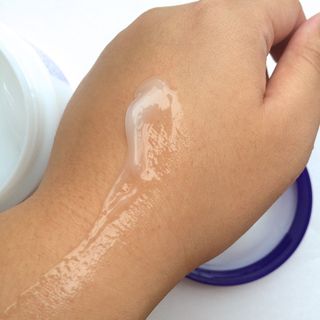 Kem dưỡng ẩm và làm sáng da Hatomugi Moisturizing Conditioning Gel 300gr