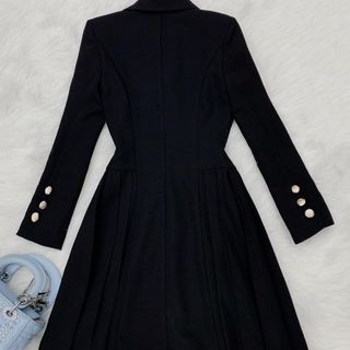Đầm cổ vest tay dài