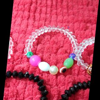 Sỉ. Chuỗi đeo tay mix đủ màu. Giá sỉ 13k/1 chuỗi. Ngẫu nhiên đủ mẫu. Ko mẫu nào giống mẫu nào. Mẫu mới nhất. Hàng siêu đẹp