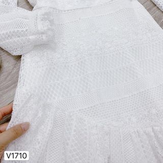 Đầm ren cổ vuông