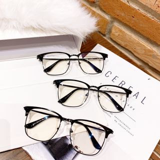 Mắt kính giả cận kim loại màu đen