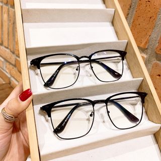 Mắt kính giả cận kim loại màu đen