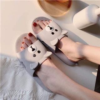 DÉP GẤU ĐI TRONG NHÀ NGOÀI TRỜI
