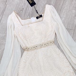 Đầm ren cổ vuông nhấn eo