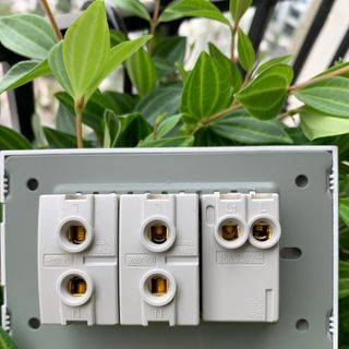 Mặt công tắc màu ghi LC mới nhất thị trường, mặt thiết bị 1, mặt 2, mặt 3.