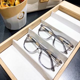 Mắt kính giả cận thời trang