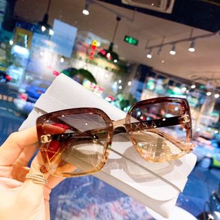 Mắt kính thời trang form vuông