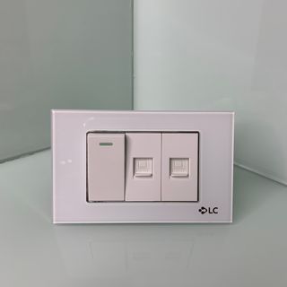 Mặt ổ cắm thiết bị điện màu trắng kính LC cao cấp.