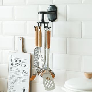 Giá móc treo muỗng dao đa năng xoay 360 độ dán tường 8 chấu