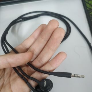Tai nghe AKG