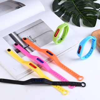 Vòng đeo tay đuổi muỗi có tinh dầu