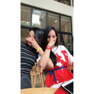 Đồng hồ điện tử cho người lớn hoặc trẻ em đều được. Rất dễ phối đồ. Giá sỉ 25k.