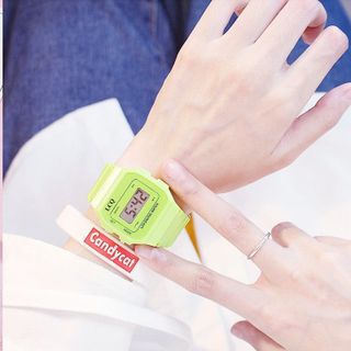 Đồng hồ điện tử cho người lớn hoặc trẻ em đều được. Rất dễ phối đồ. Giá sỉ 25k siêu rẻ