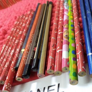 Bút chì chuốc. Mua 10 bút tặng 2 đồ chuốc.Mua 100 bút chì tặng 30 chuốc nhé