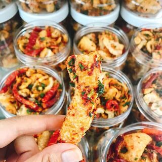 đồ ăn vặt - da heo sấy mắm hành