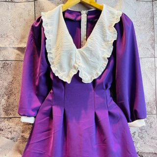 Váy viền cổ bèo