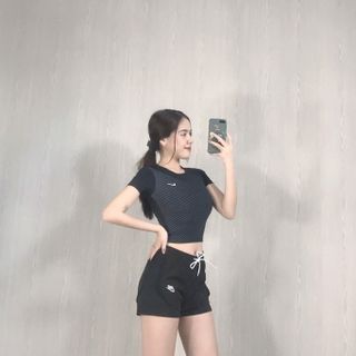 Croptop họa tiết phong cách