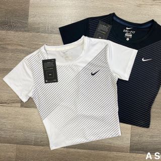Croptop họa tiết phong cách