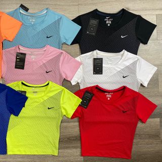 Croptop họa tiết phong cách
