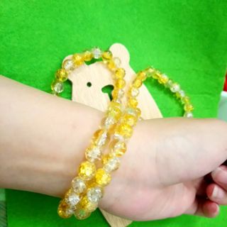 Chuỗi đeo tay đá tuyết vàngggg