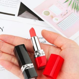 Son môi màu đỏ sonnn thỏi