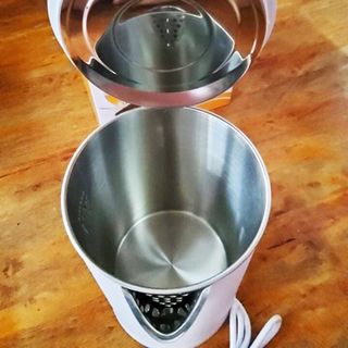 Ấm siêu tốc 2 lớp Fujika FJ-ST26 dung tích 1.7L, lòng ấm inox 304 nguyên khối