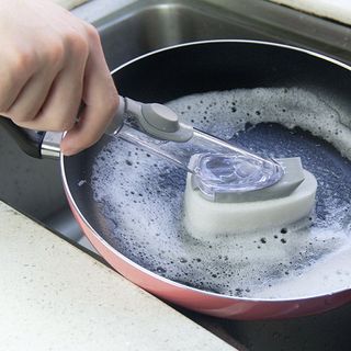 Cây Rửa Chén 4 Đầu Có Chỗ Chứa Xà Phòng