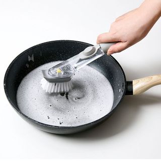 Cây Rửa Chén 4 Đầu Có Chỗ Chứa Xà Phòng