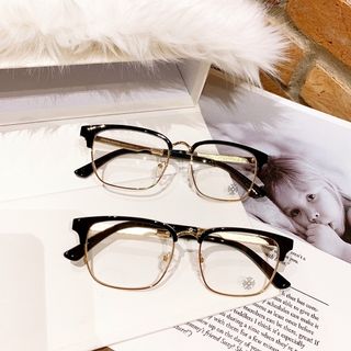Kính giả cận thời trang form vuông