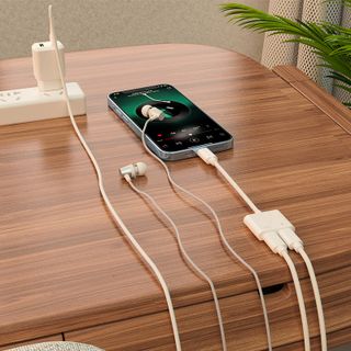 Jack Chuyển Đổi Borofone BV11 Lightning 2 in 1 - 1 Đầu Sạc Lightning, 1 Đầu Tai Nghe Lightning