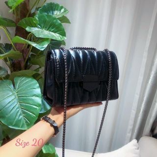 Túi nữ khoá vát đen trần chỉ