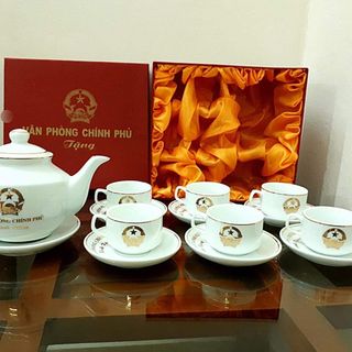 Bộ ấm chén/tách trà Bát Tràng in logo dáng KHONGKONG vẽ vàng kim 24k giá sỉ