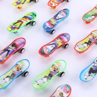 Xe đồ chơi đủ màu sắc